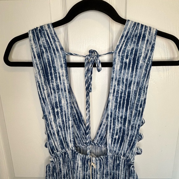 NWT Shop Neighbor Navy Cut Out V Dress - Picture 8 of 11